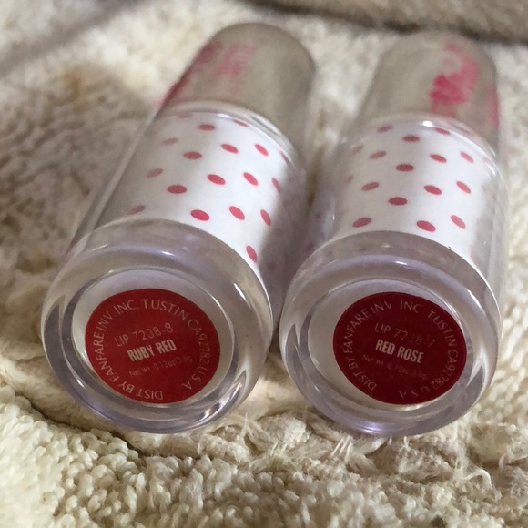 Amuse Matte Lipstick with Pink Polka dot Case - Picture 4 of 4